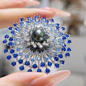 Broche Elegante de Aleación de Alta Gama con Diseño de Flor y Diamantes de Imitación para Traje o Abrigo, Accesorio de Pecho con Diseño de Planta Floral - Product Image 1