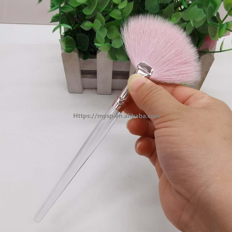 Cheveux roses de chèvre de poignée en plastique claire