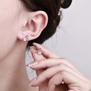 Pendientes de Plata de Ley S925 con Baño de Rodio y Moissanita en Forma de Mariposas para Mujer - Product Image 3