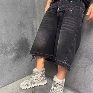 กางเกงยีนส์ขาสั้นผู้ชายทรงกลางเอวสูง สีเข้มฟอกกรด แต่งขาดแบบวินเทจ พร้อมโลโก้ถักสีเดนิมแบบกำหนดเอง ขายส่ง - Product Image 6