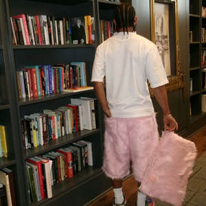 Lange, flauschige, übergroße, gerade geschnittene, lässige, mehrfarbige, hochtaillierte, Baggy-Fit-Jogginghose aus Kunstfell im Streetwear-Stil. - Product Image 6