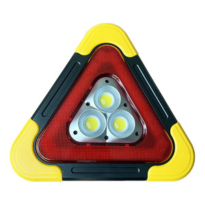 CLD-YF65 Triangle de signalisation de sécurité solaire à LED IP65 pour montage au sol – Produit d'avertissement routier - Product Image 2