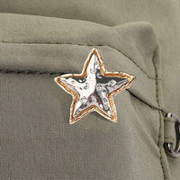 Épinglette en émail texturé or et argent bicolore en forme d'étoile à cinq branches pour veste, sac à dos et tenue décontractée, accessoire de mode et de décoration