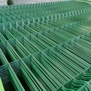 Valla de Seguridad Curva 3D |   Construcción de PVC y Hierro |   Vallas de Jardín y Puertas para Entrada de Vehículos |   Modelado 3D Disponible - Product Image 3