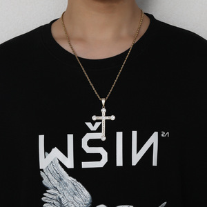 Ciondolo a croce, collana in zirconio con design unico e distintivo, stile frizzante e moderno - Product Image 2