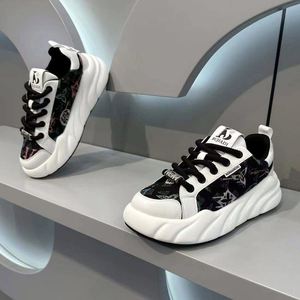 รองเท้าผ้าใบผู้ชายแบบสวม Breathable Shell Toe พื้นหนาสุดฮิต สไตล์ Dad Sneakers - Product Image 1