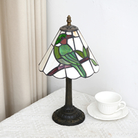   Lampe de table en verre teinté Style Green Bird, 8 pouces, lumière d'appoint vintage artisanale pour salon, chambre à coucher ou table de chevet