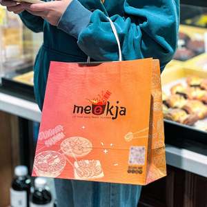 Bolsas de Papel Kraft Desechables Ecológicas con Asas Planas/Trenzadas para Entrega de Sushi, Sashimi y Ensaladas - Reciclables, Impresión Personalizada - Product Image 4