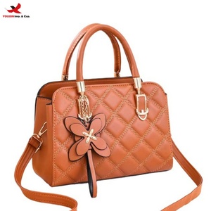 Bolsos de Mujer 2026, Bolsos de Moda Bordados con Colgante de Flor, Bolsos Cruzados al Hombro, RTS, Pedido Mixto al por Mayor - Product Image 1