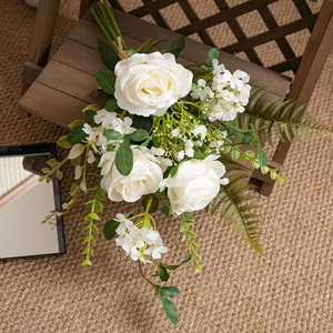 Leisurely Musings Bouquet de fleurs artificielles Roses blanches en tissu tissé plastique Décoration murale Décoration intérieure CF01581 - Product Image 2