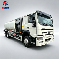 Camion-citerne Sinotruk HOWO pour le ravitaillement en carburant aérien, avec réservoir en aluminium et distributeur de carburant pour avions