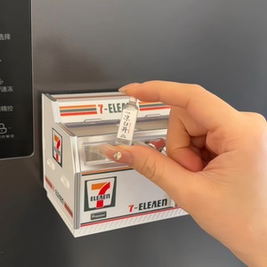 711ミニ冷蔵庫マグネット LEDライト付き 1/12スケール冷凍庫モデルデザイン ドールハウス用キッチンデコレーション - Product Image 2