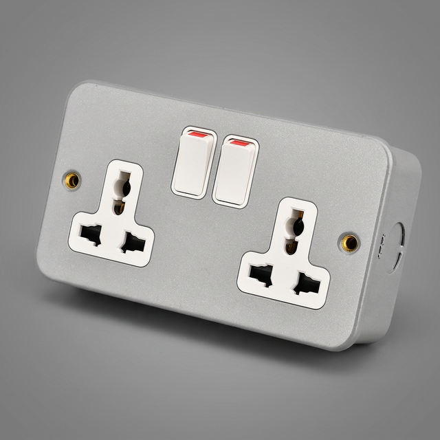 High Quality Metal Clad Wall Plate Box Durable Power Coating Uk Standard Double Universal Switched Socket for Industrial Use