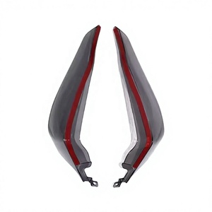 Convient aux pare-brise latéraux modifiés XMAX 23-26, aux protège-jambes XMAX, aux pare-vent à double flux d'air latéral et aux protections de genoux. - Product Image 6