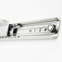 Glissière télescopique de table à roulement à billes en acier de 47mm Serie T47003 Extension synchrone à rouleau froid à membre stationnaire pour un usage domestique