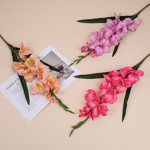 Fleur artificielle de gladiole simple et fraîche en soie pour décoration d'hôtel, d'hôtel de charme, ou d'arrière-plan de mariage, arrangement floral. - Product Image 3