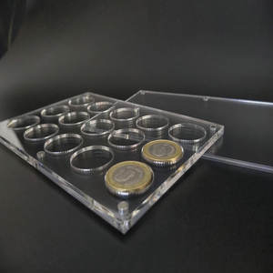 उच्च गुणवत्ता स्पष्ट एक्रिलिक पेपेक्स सिक्का डिस्प्ले रैक चुंबक ढक्कन के साथ लेजर कट छेद - Product Image 6