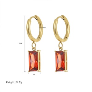 Boucles d'oreilles créoles plaquées or 18 carats avec pendentif zircon délicat, style mode - Product Image 2