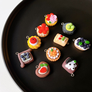 แกลเลอรีเสน่ห์ของหวานขนาดเล็ก | 3D เรซิ่นเค้กสตรอเบอร์รี่ทาร์ตคัพเค้กโดนัทจี้สำหรับทำเครื่องประดับแบบทำมือ - Product Image 5