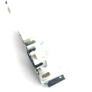 Serrure de porte centrale avant droite Mercedes-Benz E350M W204 W212 W218, serrure à 4 broches, catégorie de produit : serrures de porte, modèle n°. A2047201835 - Product Image 1