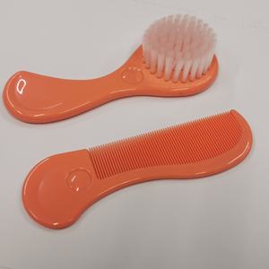2pcs Pack <span class=keywords><strong>Kit</strong></span> de brosse à cheveux douce et de peigne pour bébé Ensemble de conception de douche de toilettage pour bébé - Product Image 5