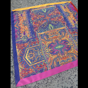 Bandana carrée en satin de polyester soyeux, style bohème ethnique à motif cachemire, petite écharpe de cou tendance, ourlet machine. - Product Image 3