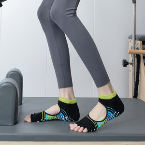 Venta al por mayor <span class=keywords><strong>de</strong></span> <span class=keywords><strong>calcetines</strong></span> <span class=keywords><strong>de</strong></span> Punta abierta para <span class=keywords><strong>yoga</strong></span> y pilates, <span class=keywords><strong>calcetines</strong></span> <span class=keywords><strong>de</strong></span> algodón transpirables antideslizantes para mujeres, <span class=keywords><strong>calcetines</strong></span> <span class=keywords><strong>de</strong></span> <span class=keywords><strong>yoga</strong></span> antideslizantes para el pelo <span class=keywords><strong>de</strong></span> una pieza para <span class=keywords><strong>Amazon</strong></span> - Product Image 5
