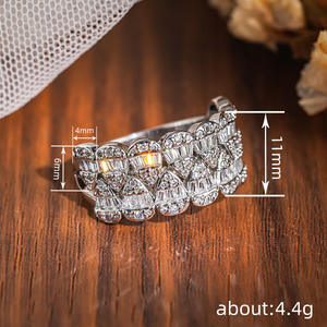 T0847 Anello di Diamanti Classico da Donna per Matrimonio, Taglio Baguette, Diamante Naturale Colore D Certificato GIA, Gioiello con Diamante Bianco - Product Image 4