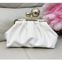 Pochette plissée pour femme avec fermoir boule métallique, sac de soirée en similicuir souple avec chaîne, sac à bandoulière pour mariage et fête