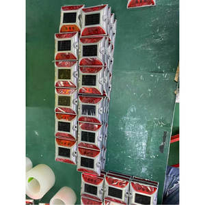 Luces de Advertencia de Seguridad Vial con Marco de Aluminio, Montaje en Suelo, LED Intermitente, Alimentadas por Energía Solar, IP65 - Product Image 4