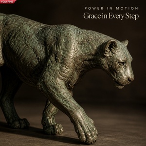 Sculpture YOUFINE en bronze grandeur nature : Famille de lions, groupe de quatre lions en marche, statue pour jardin, parc, propriété, pelouse, aménagement paysager - Product Image 3