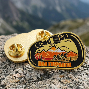 Pins Personalizados <span class=keywords><strong>de</strong></span> <span class=keywords><strong>Oro</strong></span> 3D, Pins Deportivos <span class=keywords><strong>de</strong></span> <span class=keywords><strong>Montaña</strong></span> para Exteriores, Pins <span class=keywords><strong>de</strong></span> Metal <span class=keywords><strong>de</strong></span> Aleación <span class=keywords><strong>de</strong></span> Zinc Esmaltados, Personalizados para Mochilas y Coleccionistas - Product Image 1