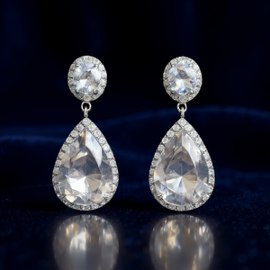 Orecchini Pendenti di Lusso in Oro Bianco con Cristalli a Goccia, Montatura a Griffe, Gioielli da Sposa da Donna, Orecchini con Strass - Product Image 2