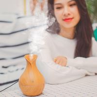 Diffuseur d'huiles essentielles d'aromathérapie de haute qualité 130 ml Grain de bois Humidificateur d'air ultrasonique avec lumière d'ambiance 7 couleurs