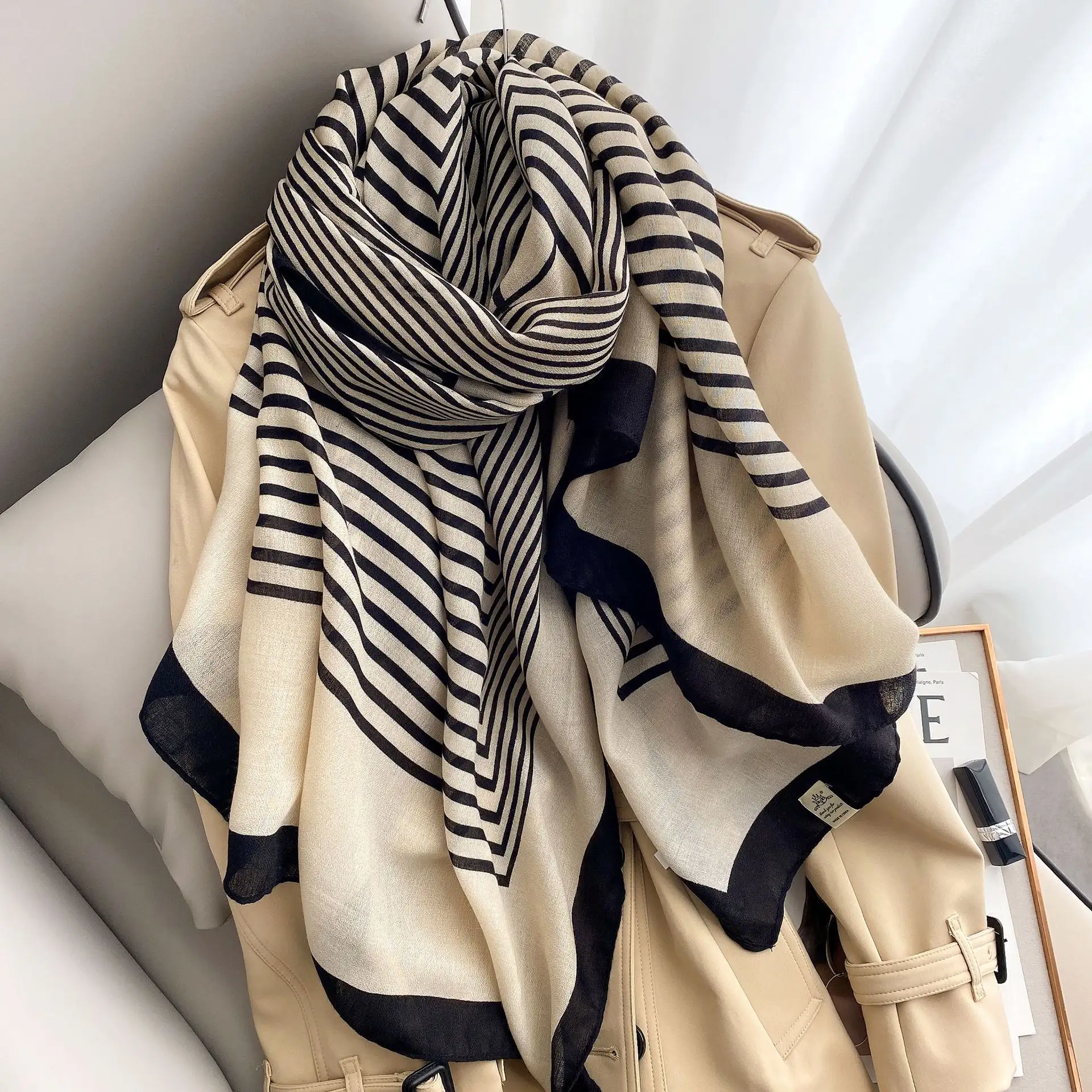 Manufacturer Latest Design Korean Style Black And White Printed Cotton Viscose Shawls Shred Stripe Geometric Print Scarf Hijabs