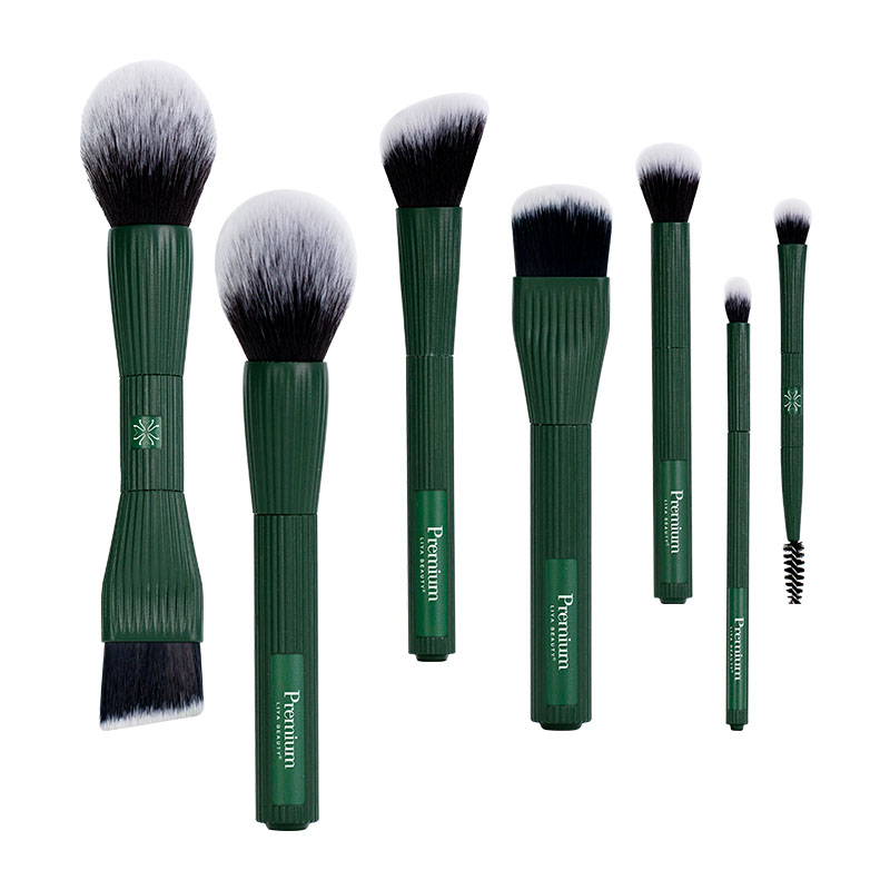 Ensemble de pinceaux de maquillage verts