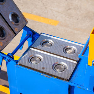 Máquina para Fabricar Ladrillos <span class=keywords><strong>de</strong></span> Tierra Qmr2-40 Qmr1-40 <span class=keywords><strong>de</strong></span> Bajo Costo, Produce 1 o 2 Bloques por Vez - Product Image 3