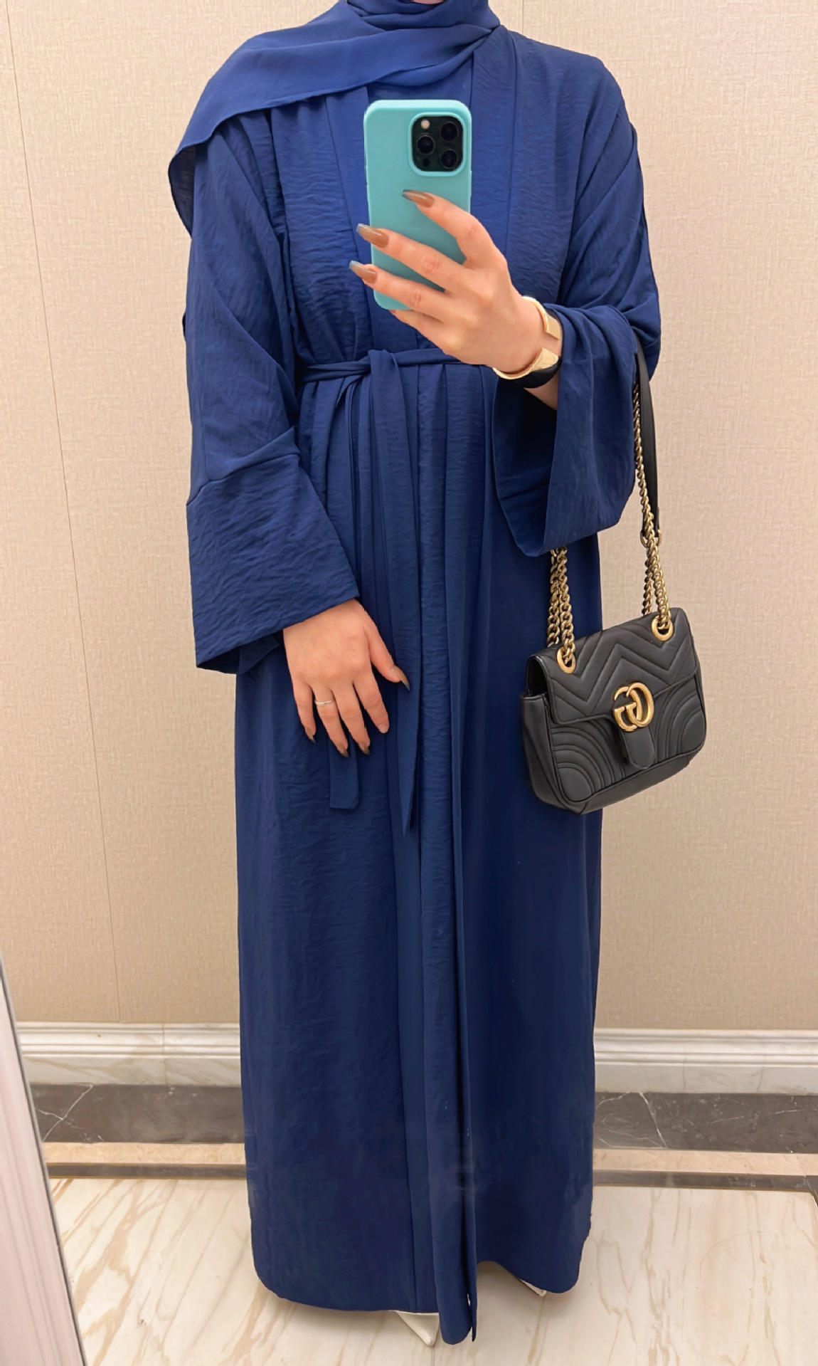 Ensemble bleu foncé