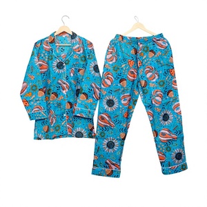 Pyjama pour femmes, imprimé numérique indien fait main, luxueux, romantique, floral, vintage - Premium 100% coton, doux, respirant, hiver - Product Image 1