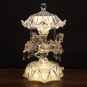 Caja de música con diseño de carrusel, luz nocturna, adorno giratorio acrílico para niñas, regalo de cumpleaños, decoración del Festival Qixi - Product Image 1