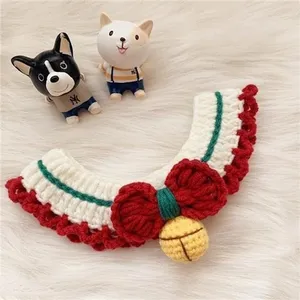 बिल्ली Crochet धनुष टाई कॉलर प्यारा बुना हुआ दुपट्टा प्लेड पालतू ऊन Bandana कॉलर के साथ फूल घंटी बिल्ली हार