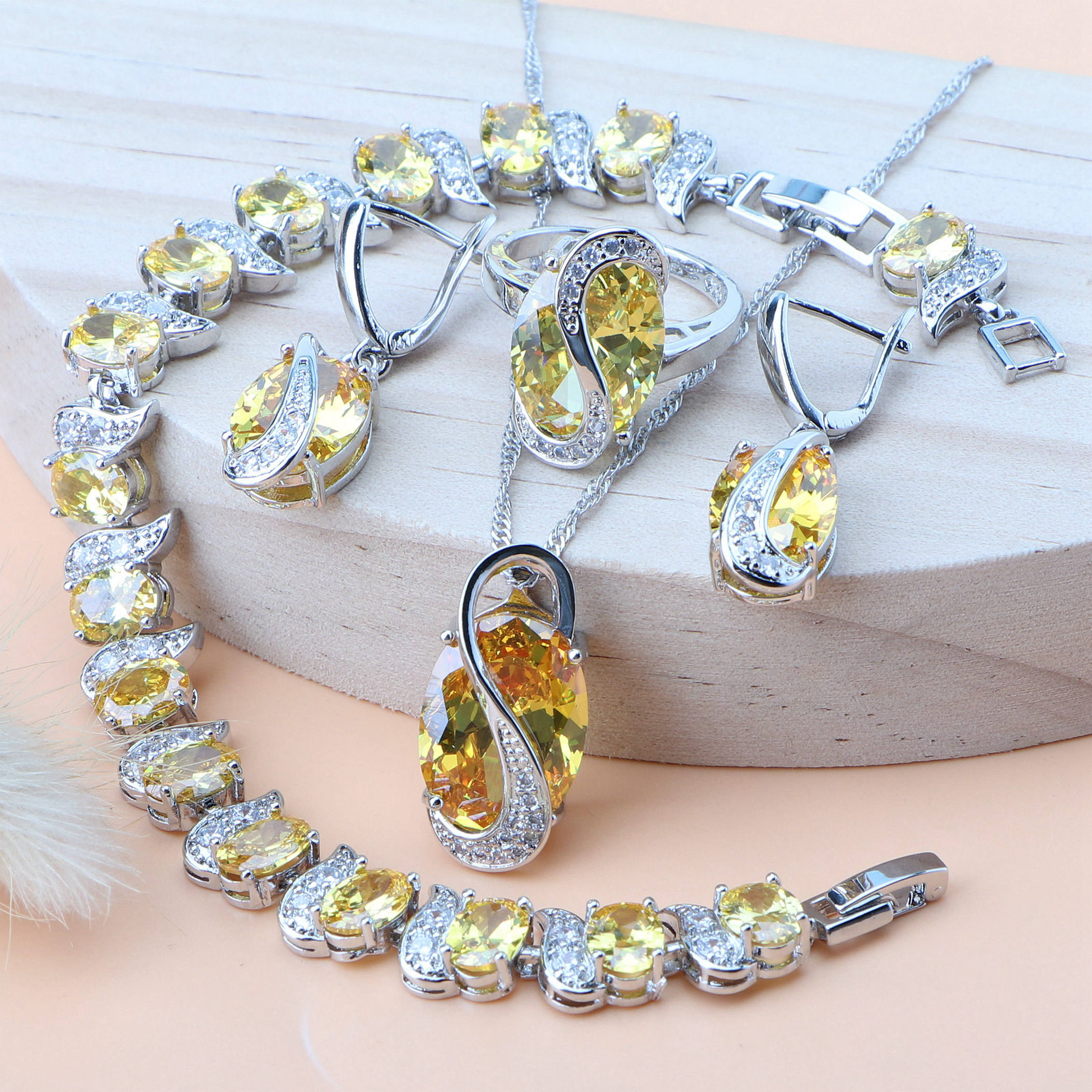 สีเหลือง