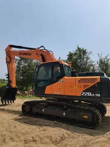 Aumente su eficiencia en un 20% con la excavadora Hyundai 220-9: Potencia híbrida superior con excavadoras de fabricación coreana en oferta. - Product Image 4