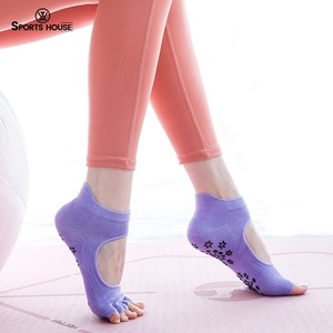 Profesional antideslizante punta abierta señora cinco <span class=keywords><strong>dedos</strong></span> Pilates <span class=keywords><strong>calcetines</strong></span> <span class=keywords><strong>5</strong></span> <span class=keywords><strong>dedos</strong></span> silicona Yoga venta al por mayor <span class=keywords><strong>calcetines</strong></span> con soporte para el arco - Product Image 1