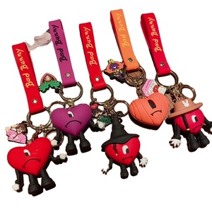 2023 Popular lindo dibujos animados <span class=keywords><strong>Bad</strong></span> <span class=keywords><strong>Bunny</strong></span> llavero amor <span class=keywords><strong>corazón</strong></span> colgante goma llavero Anime 3D PVC llavero - Product Image 1