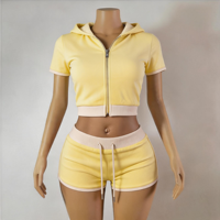 Ensemble de détente deux pièces pour femme en velours, haut sans manches à capuche et short assorti, tenue décontractée d'été avec logo personnalisé, streetwear OEM