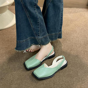 Tendances de la mode estivale : sandales à bout ouvert pour femmes, polyvalentes avec un design à lanières et une jupe résistante. - Product Image 4