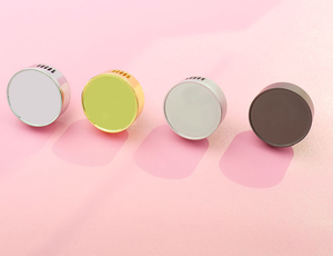 Multi Color Round Metal <strong>Car</strong> Vent Clip Solid Perfume Holder Hollow Breathable <strong>Car</strong> Air Freshener Container Custom Logo Wholesale - Product Image 5