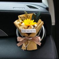 Mini bouquet éternel fait main pour voiture avec gypsophile et roses séchées pour la décoration de la grille d'aération