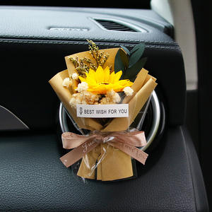 Mini bouquet éternel fait main pour voiture avec gypsophile et roses séchées pour la décoration de la grille d'aération - Product Image 4